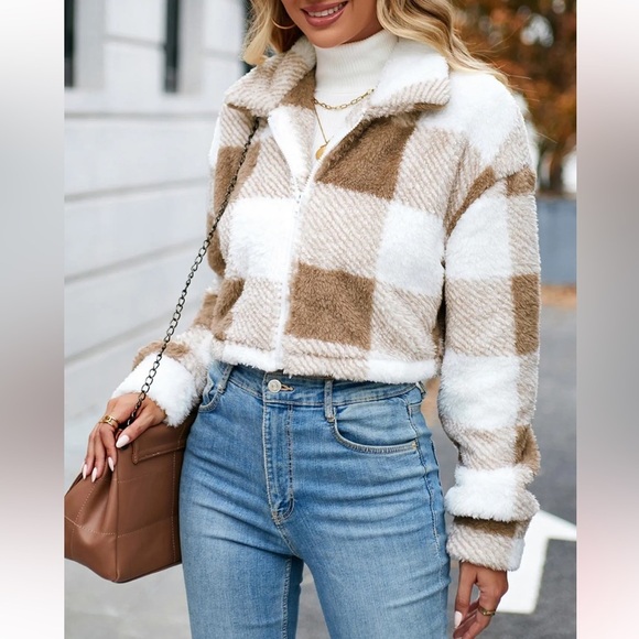 Women’s Drop Shoulder Crop Plush Coat Size M - Picture 6 of 15